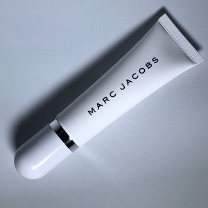 Marc Jacobs Undercover Blurring Coconut Face Primer